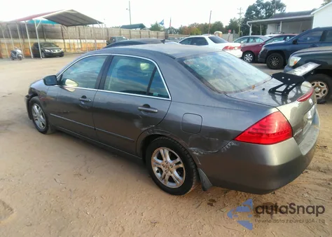 2006 Honda Accord 2.4 Ex z USA, uszkodzony, nr VIN 1HGCM56756A071542